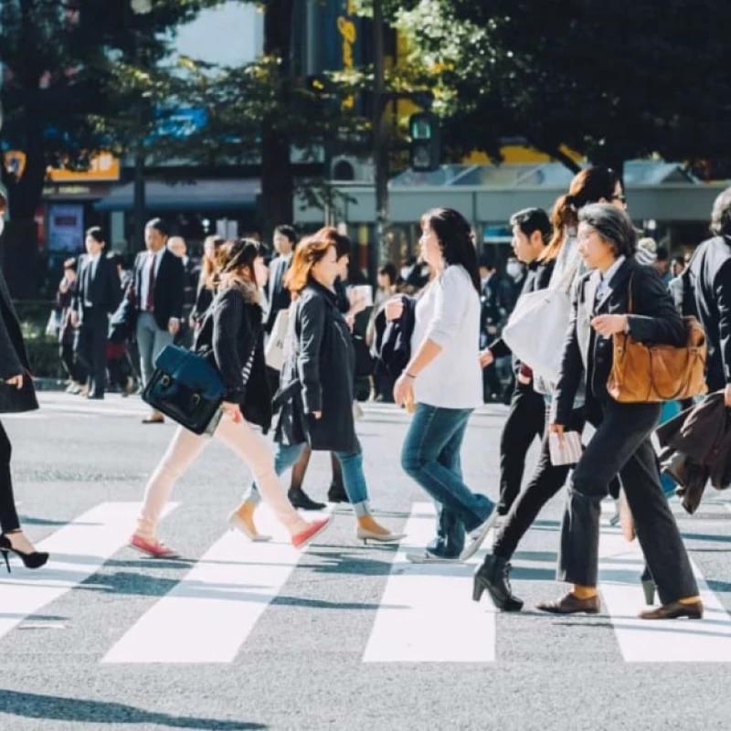A picture from the streets of Japan with people walking.