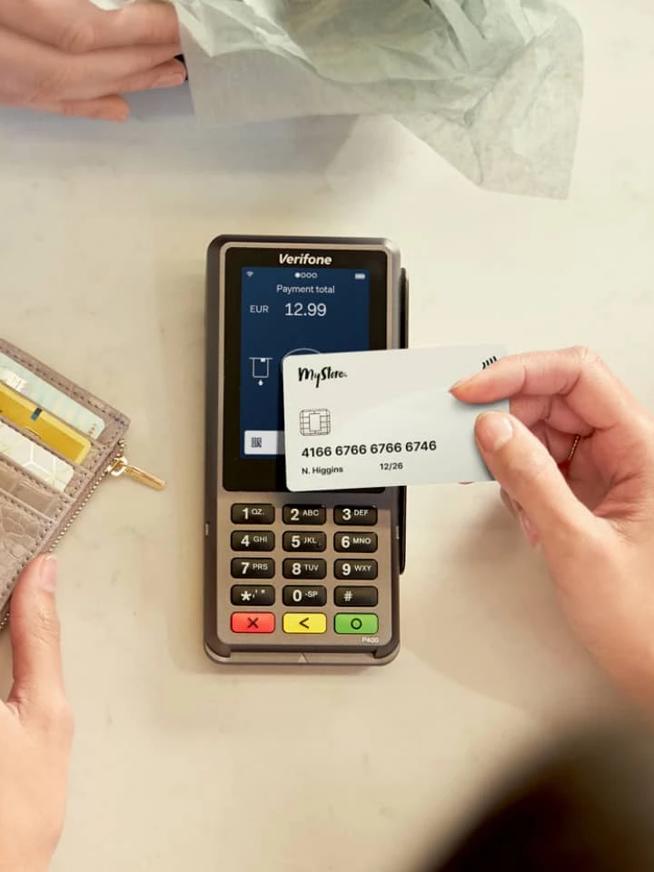 Checkout nas lojas físicas: veja estratégias para melhorar o pagamento presencial